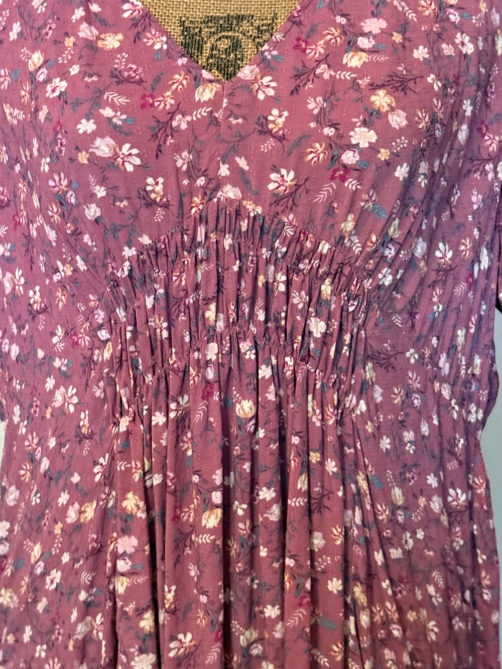 Mauve Floral V-Neck Top by Lucky - Picture 3 of 7